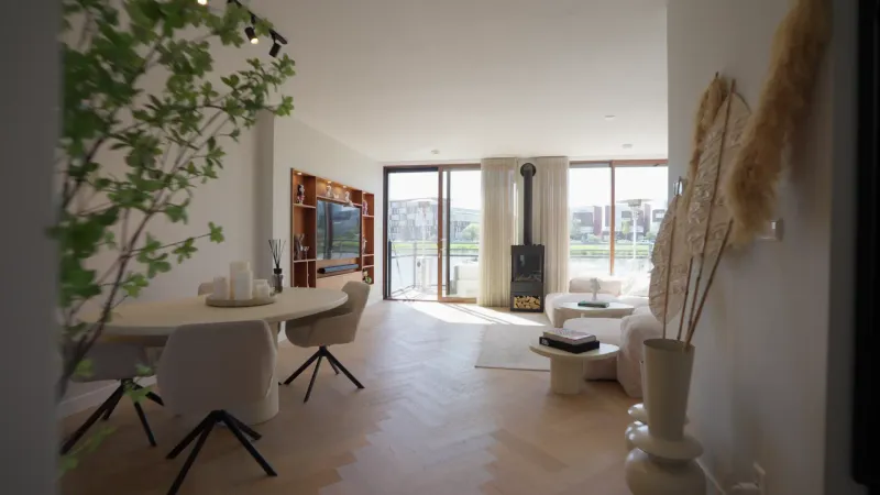 Professionele fotograaf met camera – woningfotografie