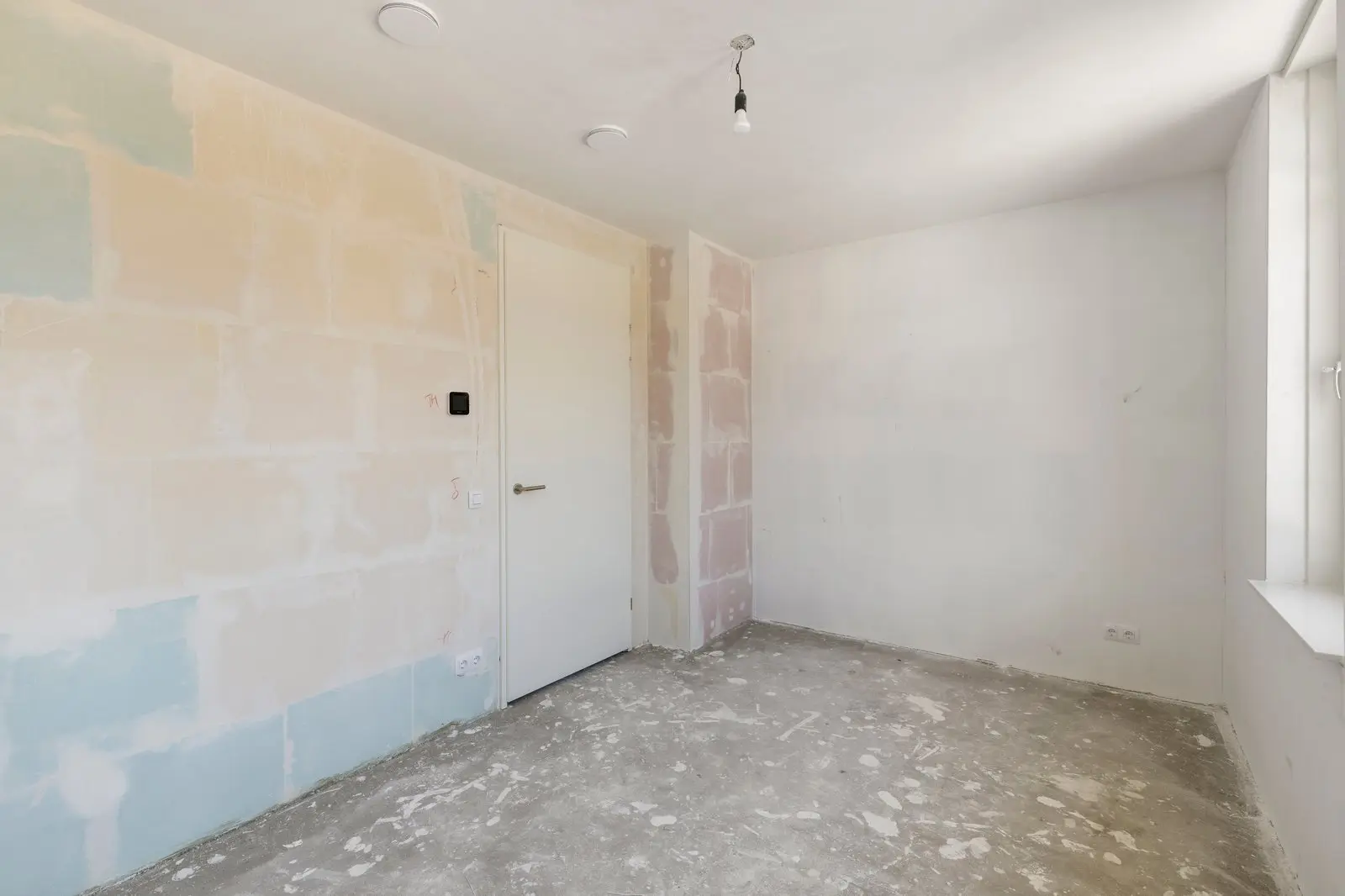 Kamer met nog onafgewerkte wanden