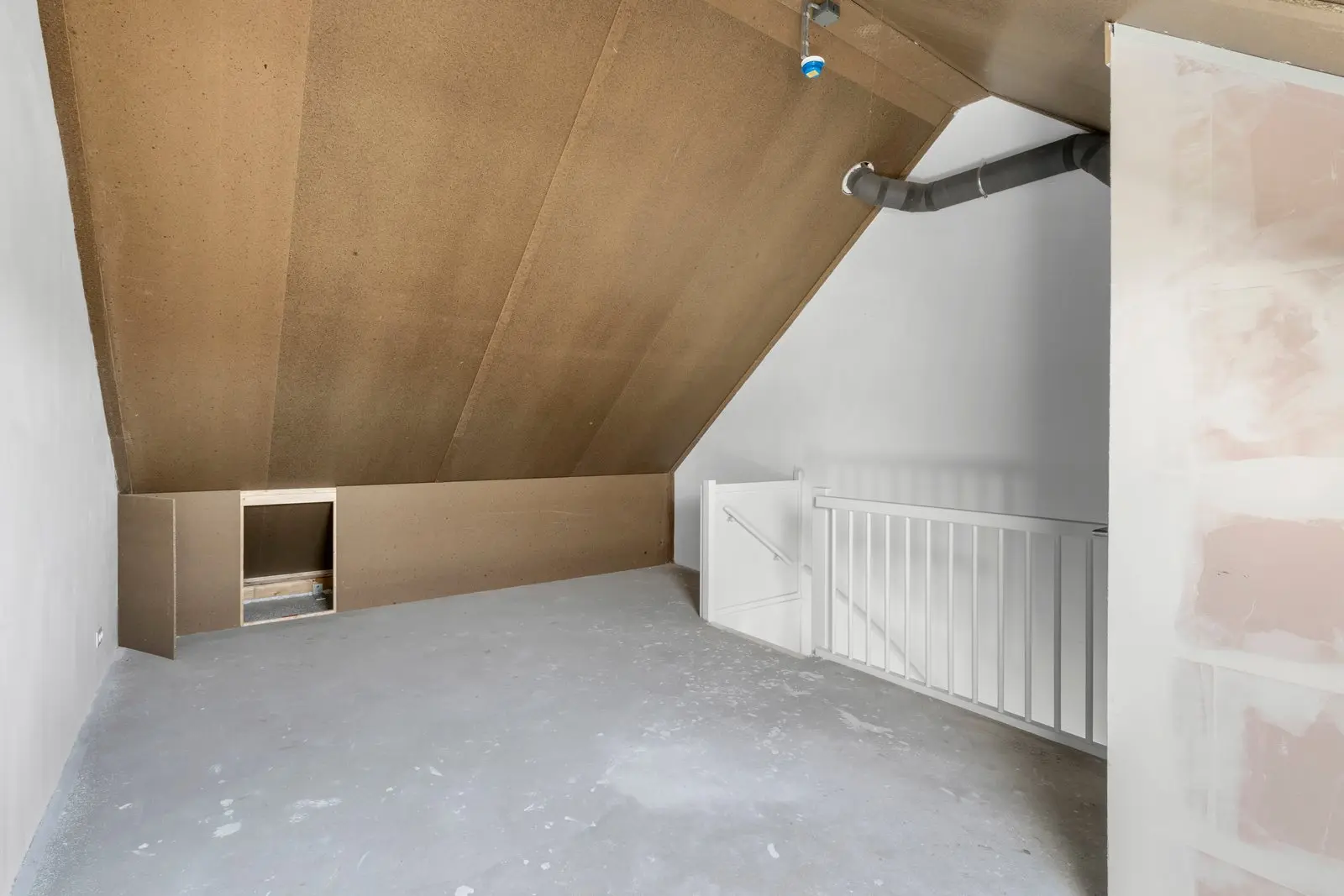 Zolder met de opstelplaats voor de installatie