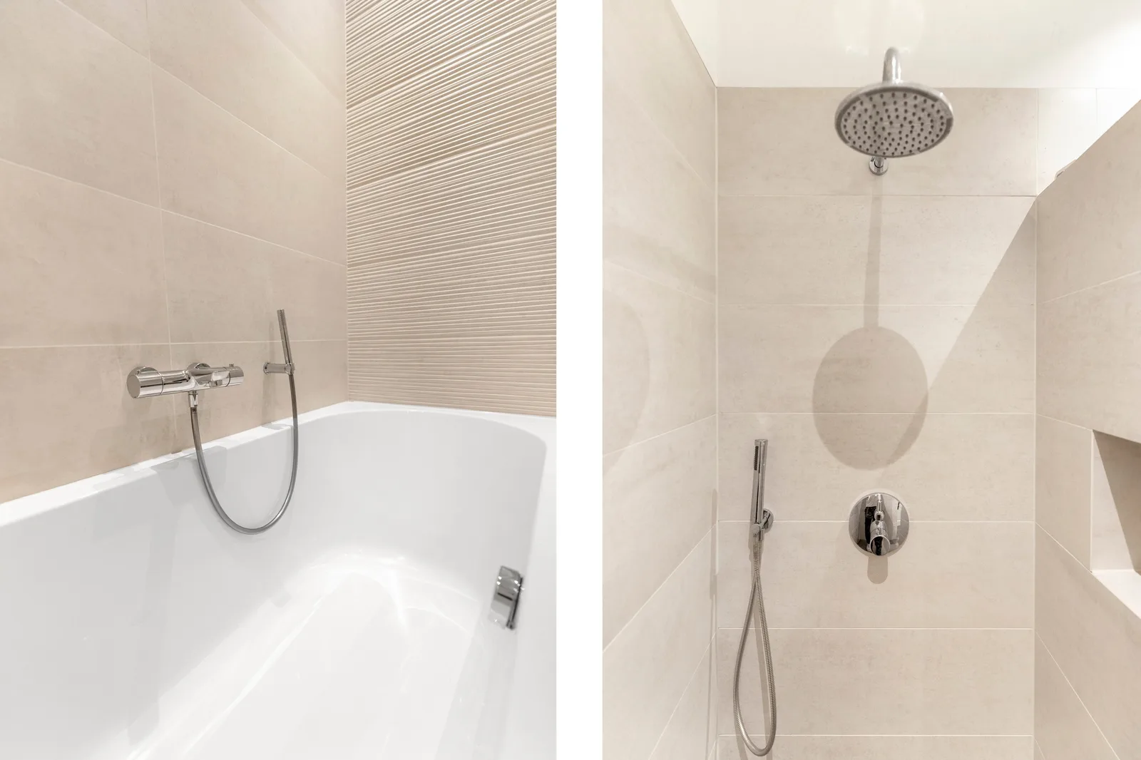 Links een wit ligbad met chromen badkraan en handdouche, rechts de ronde regendouche met inbouwkraan