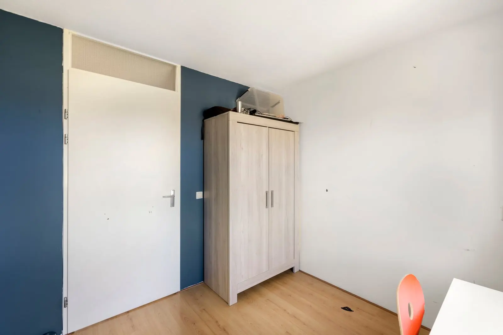 Slaapkamer met kledingkast